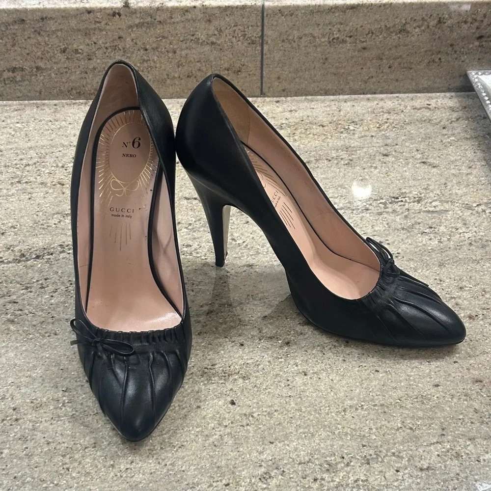 Authentic GUCCI Black Nappa Charlotte Bow Pumps - Picture 2 of 8